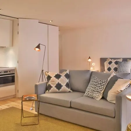 Combro 77 Charming By Get Your Apartmán